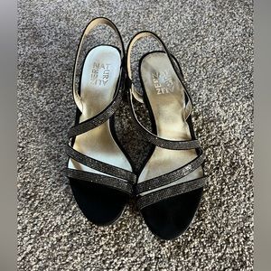 Naturalizer black Vanessa crystal strappy dress sandal only worn once size 7